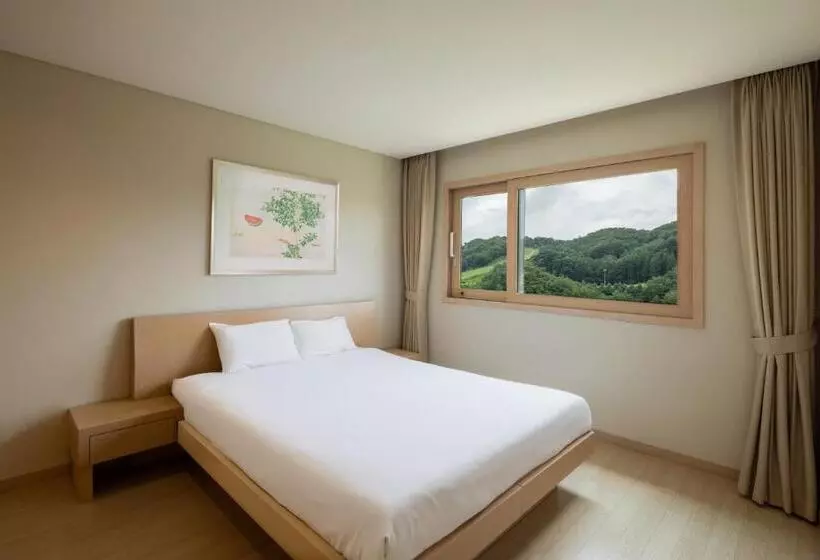Oak Valley Resort