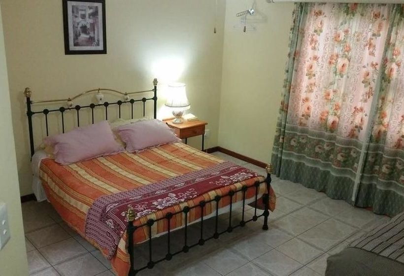 פנסיון Ebenezer Guesthouse Bluewater Bay