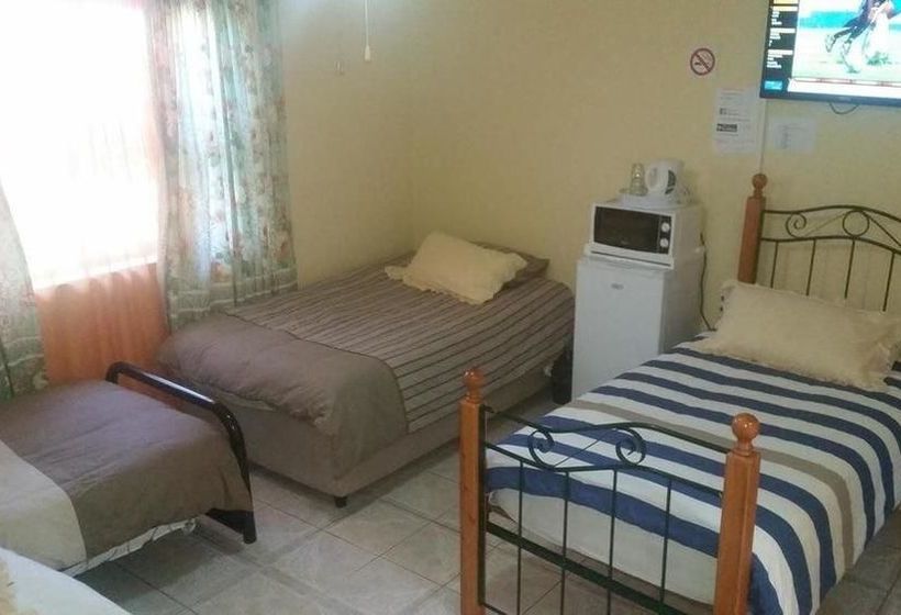 פנסיון Ebenezer Guesthouse Bluewater Bay