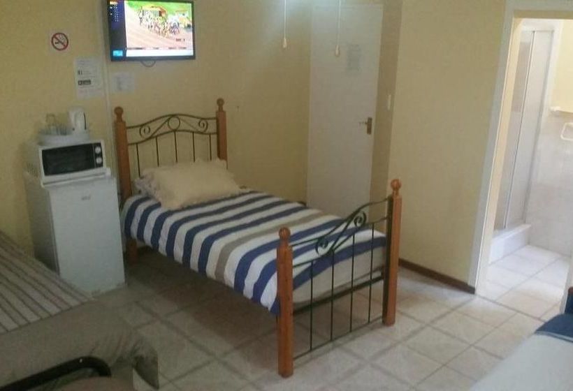 פנסיון Ebenezer Guesthouse Bluewater Bay