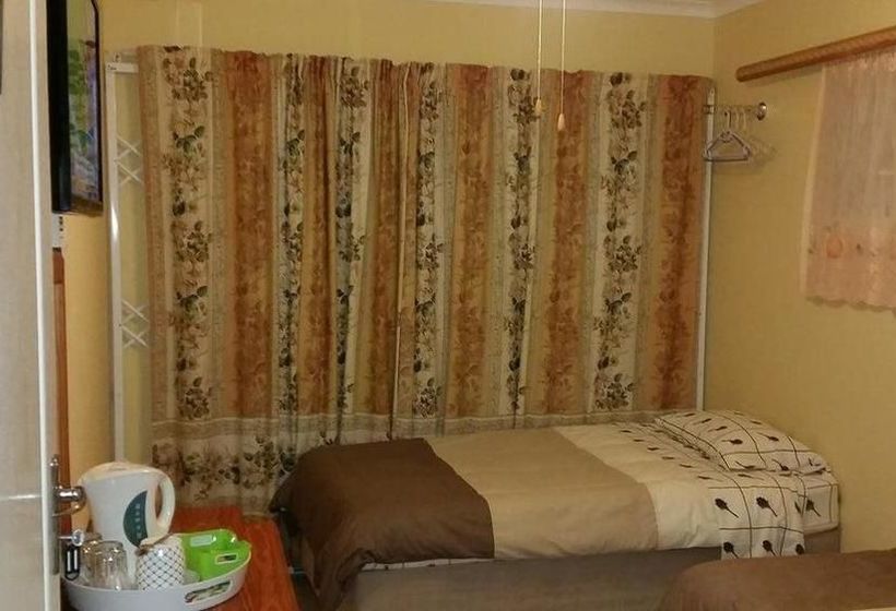 פנסיון Ebenezer Guesthouse Bluewater Bay