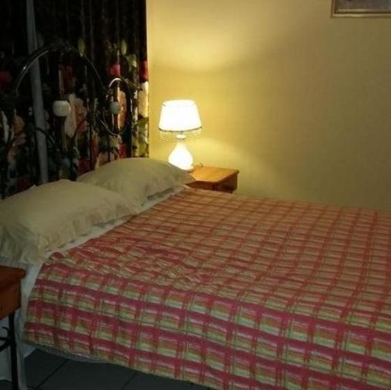 פנסיון Ebenezer Guesthouse Bluewater Bay