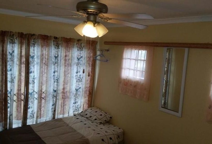 פנסיון Ebenezer Guesthouse Bluewater Bay