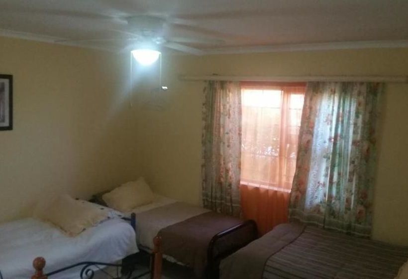 פנסיון Ebenezer Guesthouse Bluewater Bay