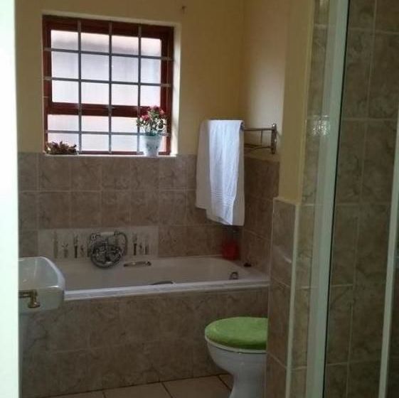 פנסיון Ebenezer Guesthouse Bluewater Bay