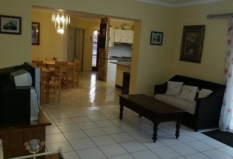 פנסיון Ebenezer Guesthouse Bluewater Bay