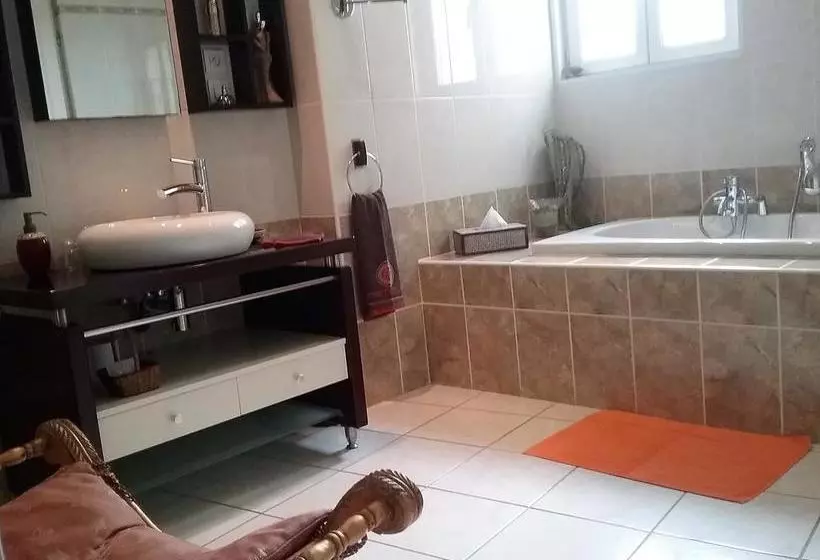 Aamiaismajoitus (B&B) Les Chambres De La Nied