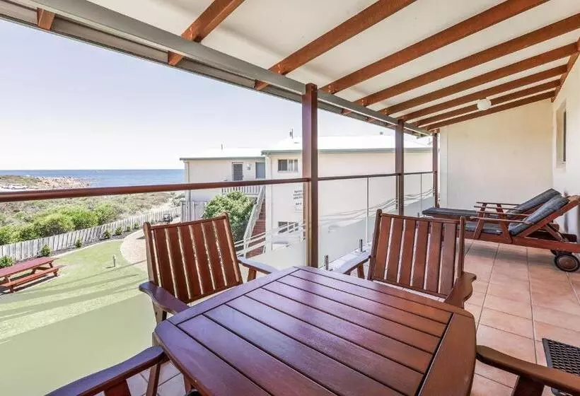 Canal Rocks Beachfront Apartments