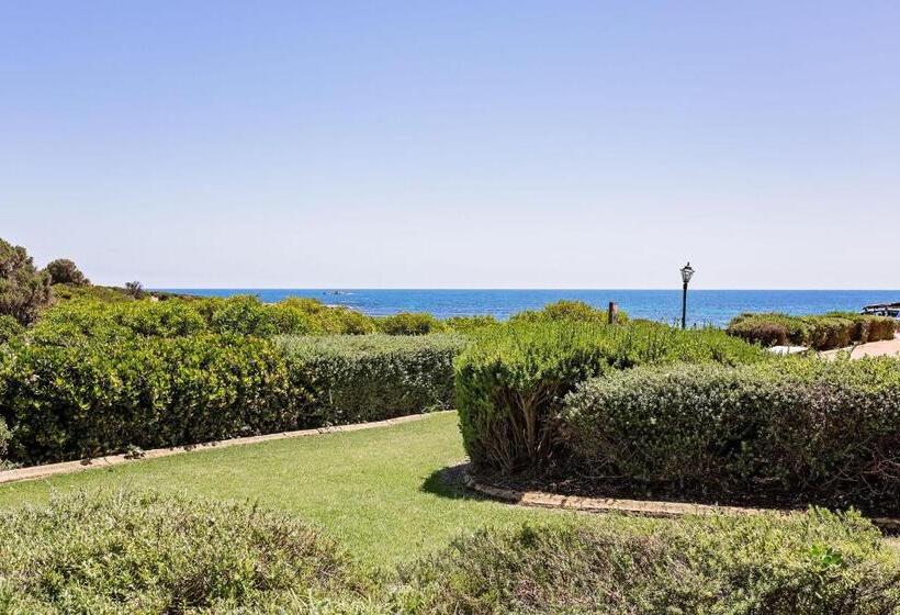 Canal Rocks Beachfront Apartments