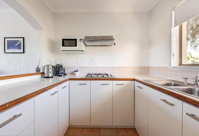 Canal Rocks Beachfront Apartments