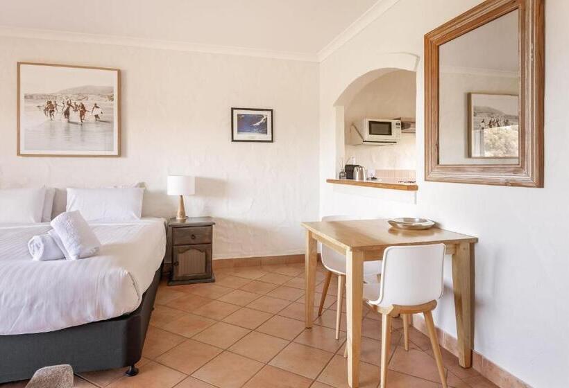 Canal Rocks Beachfront Apartments