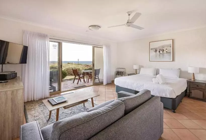 Canal Rocks Beachfront Apartments