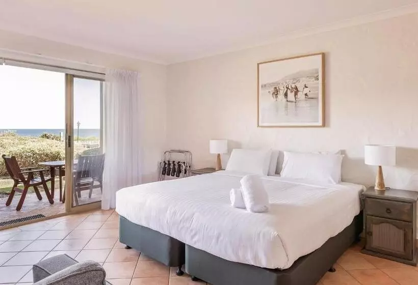 Canal Rocks Beachfront Apartments