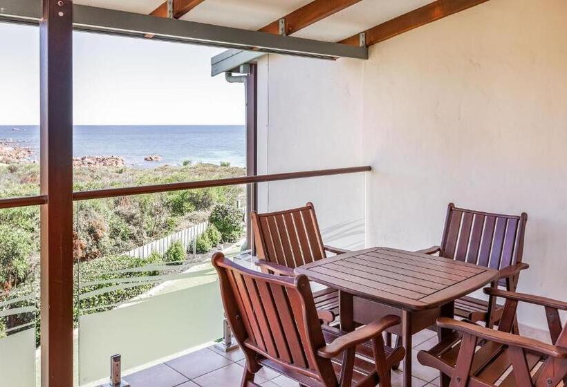 Canal Rocks Beachfront Apartments