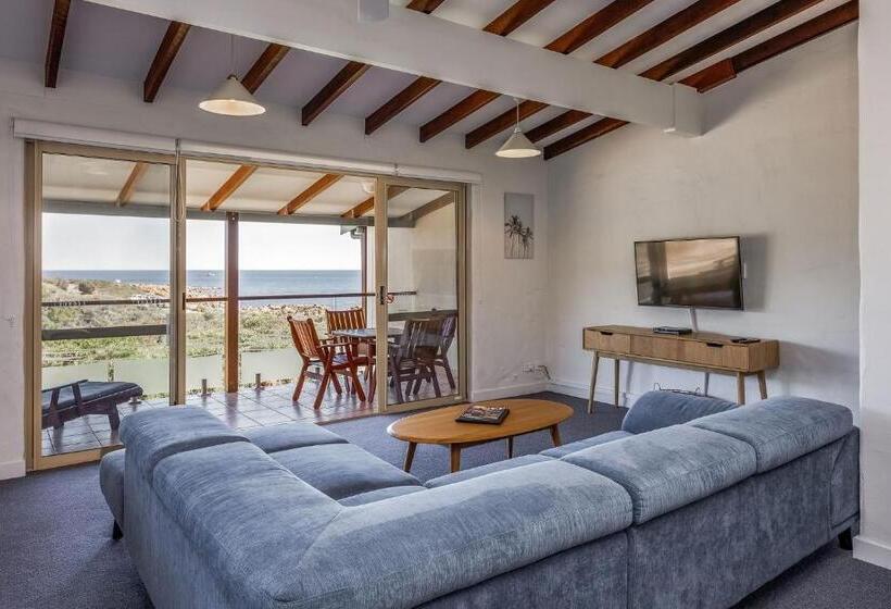 Canal Rocks Beachfront Apartments