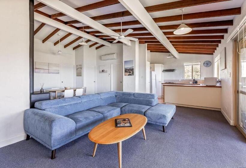 Canal Rocks Beachfront Apartments