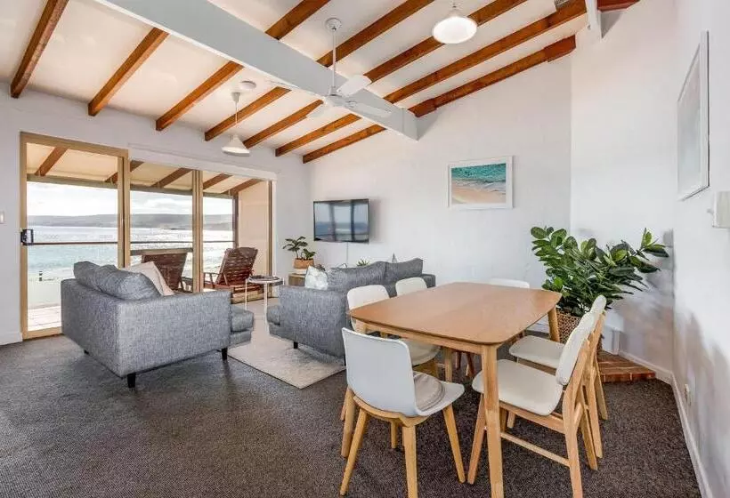 Canal Rocks Beachfront Apartments