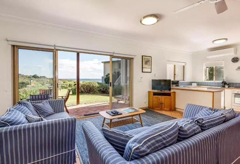 Canal Rocks Beachfront Apartments