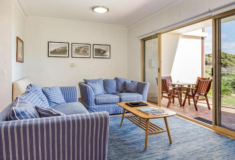 Canal Rocks Beachfront Apartments