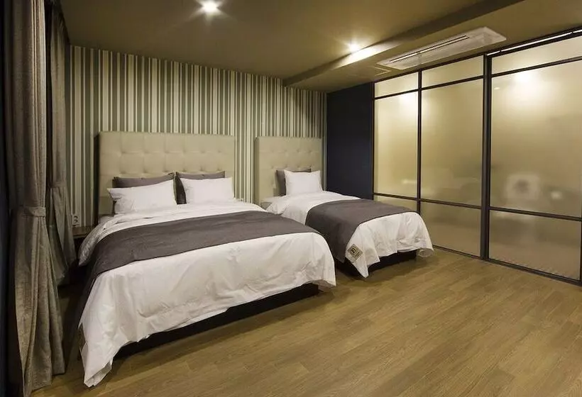 Gimhae Brown Dot Hotel Waterpark