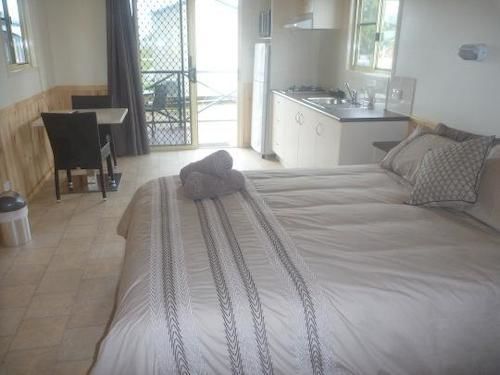 Отель Harbour Lights Tourist Park