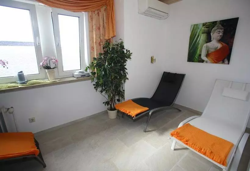 ホテル Pension Weinberg Mit Landhaus Nizza