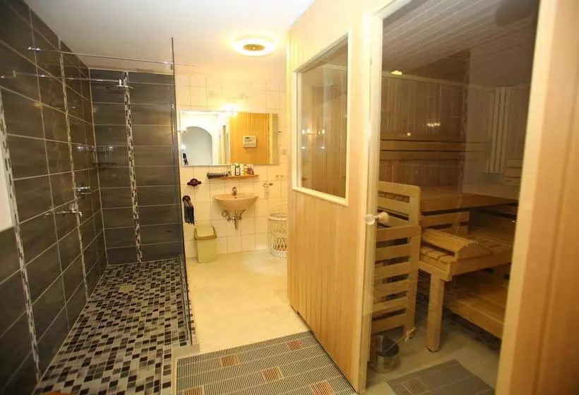 Hotelli Pension Weinberg Mit Landhaus Nizza
