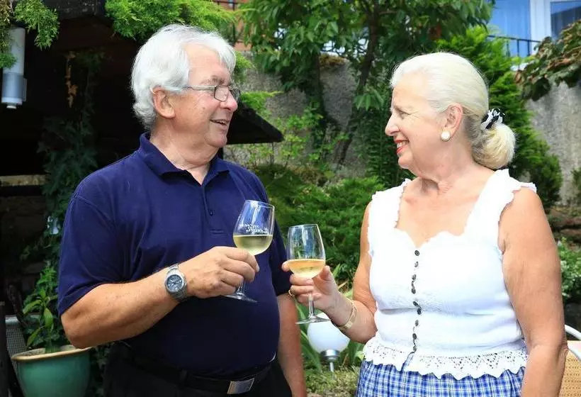 Hotelli Pension Weinberg Mit Landhaus Nizza