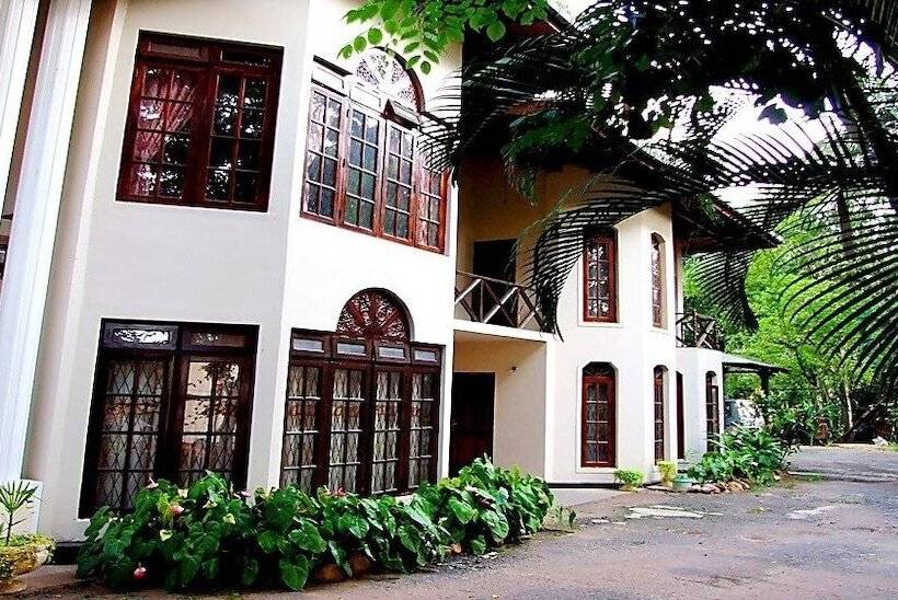 Hotel Tree Breeze Inn