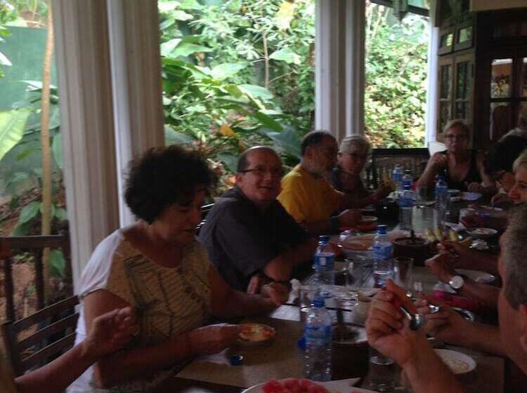 Hotel Tree Breeze Inn