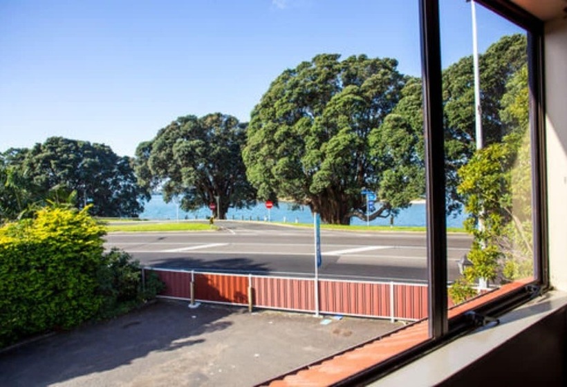 מוטל Bennetts Thermal Motor Inn