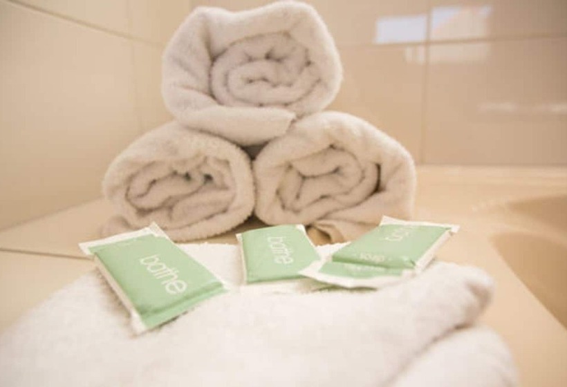 מוטל Bennetts Thermal Motor Inn