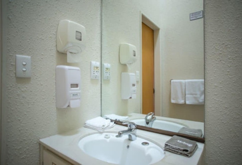 מוטל Bennetts Thermal Motor Inn