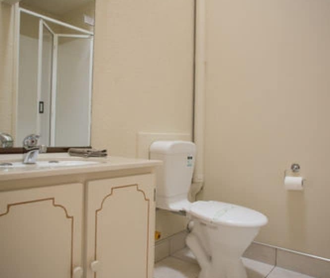 מוטל Bennetts Thermal Motor Inn