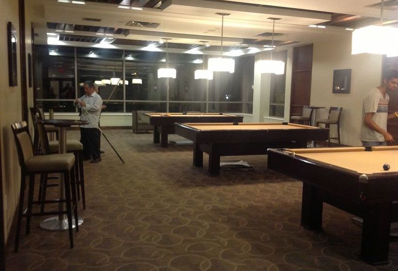 Oxford Furnished Apartments, Mississauga