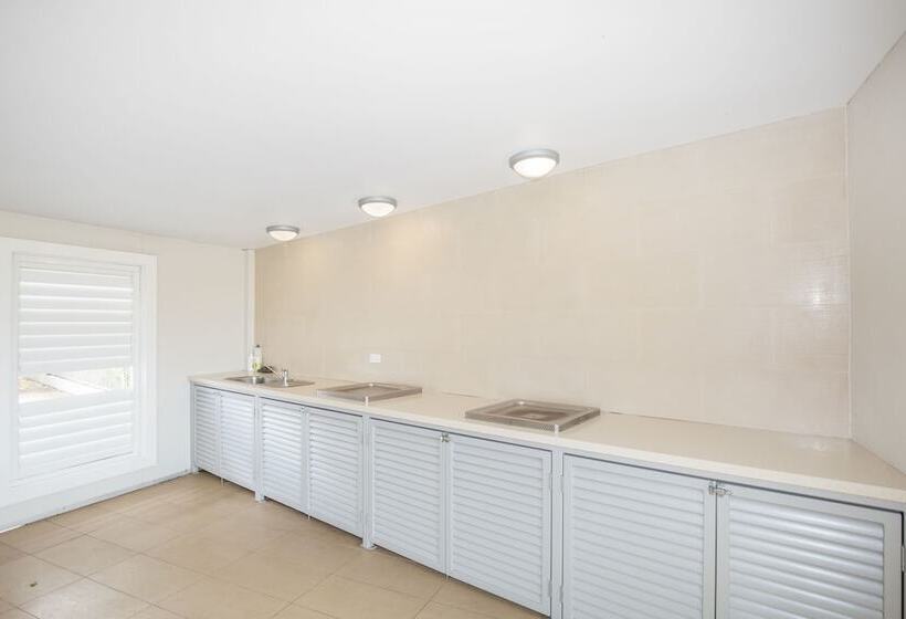 Pacific Plaza Apartments