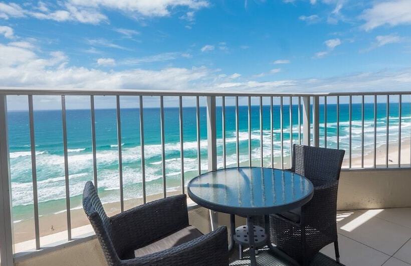 Pacific Plaza Apartments