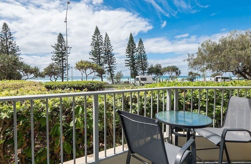 Pacific Plaza Apartments