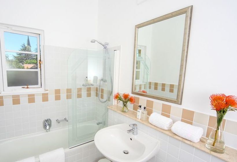 Majatalo Hunneyball House