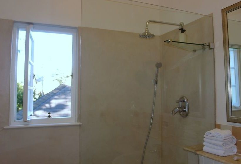 Majatalo Hunneyball House