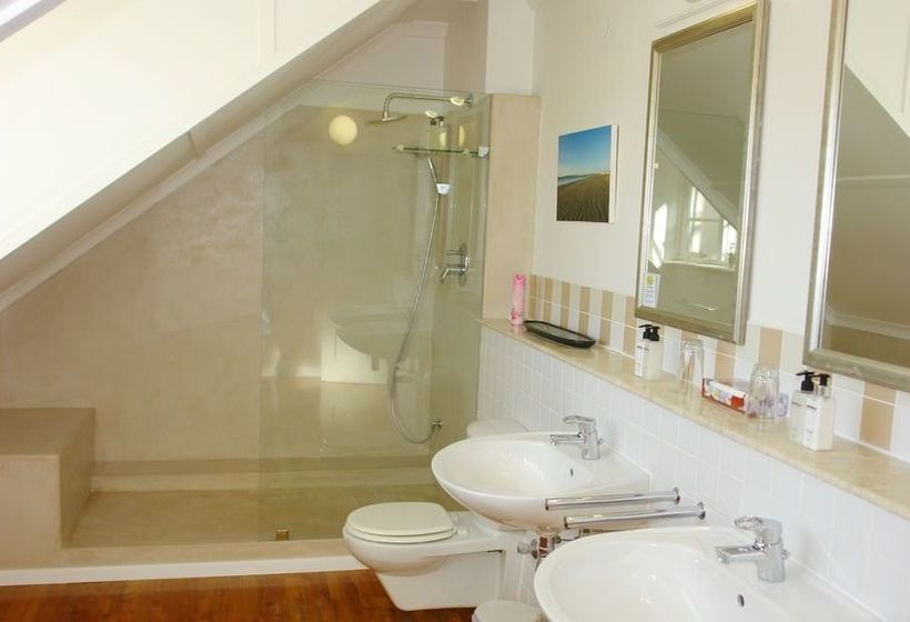 Majatalo Hunneyball House