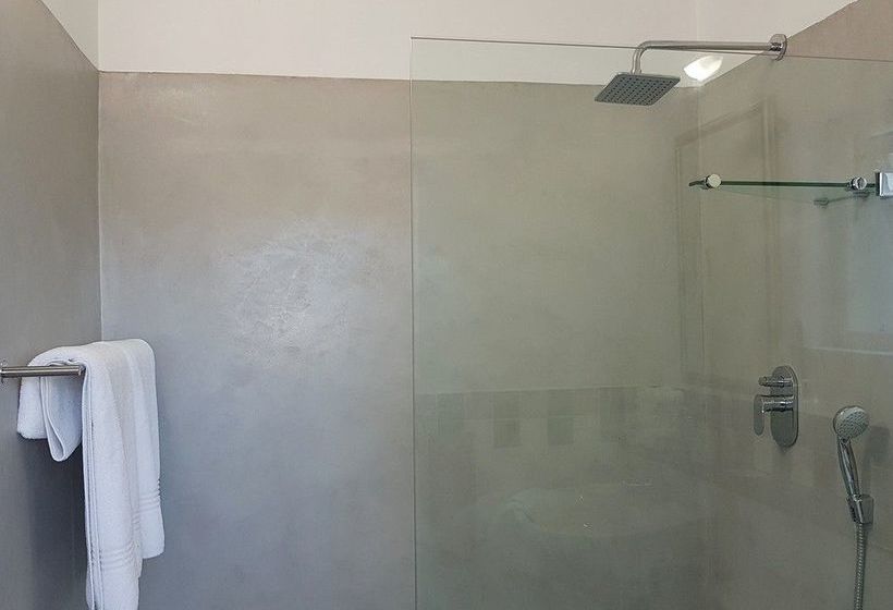 Majatalo Hunneyball House