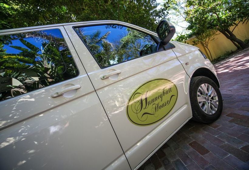 Majatalo Hunneyball House