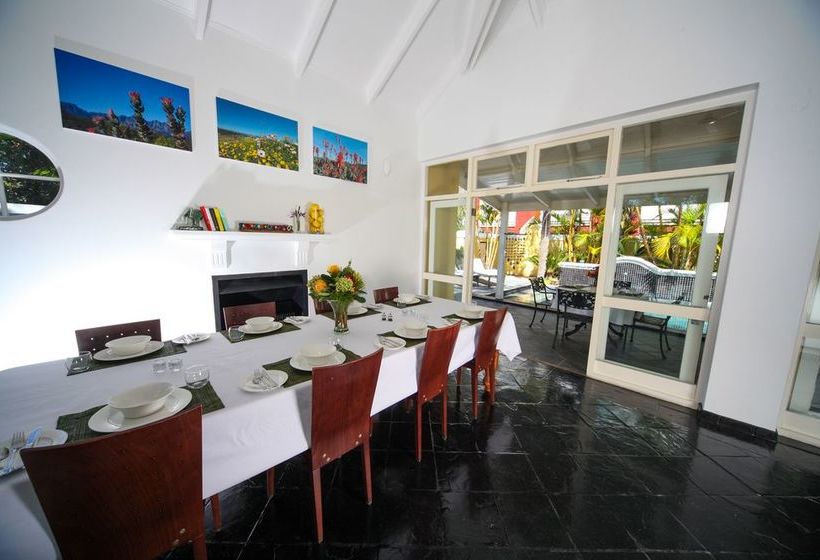 Majatalo Hunneyball House