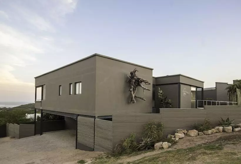The House Quarters