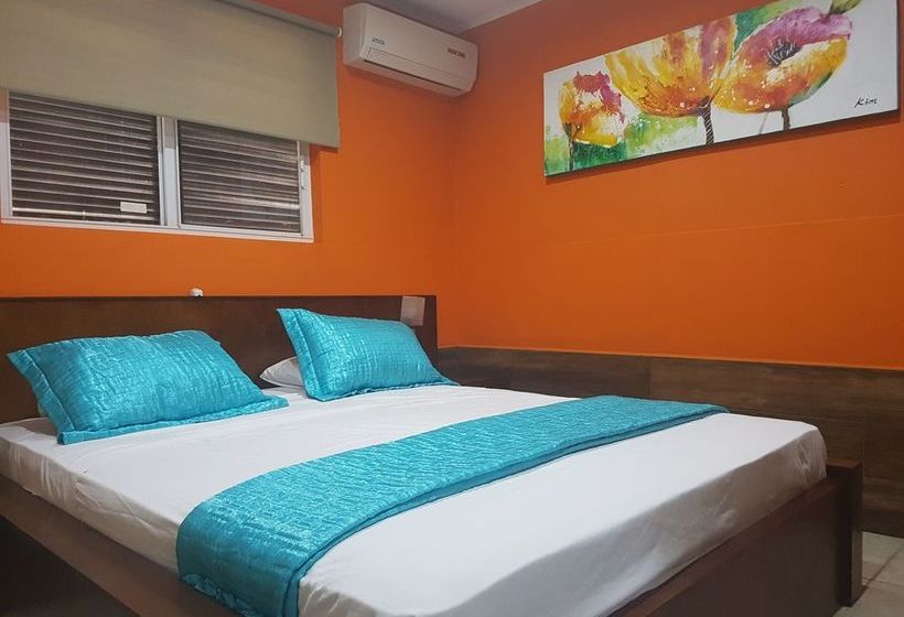 White Beach Apartments Palm Beach