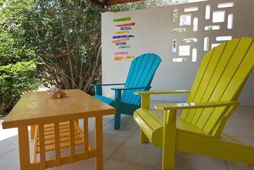 White Beach Apartments Palm Beach