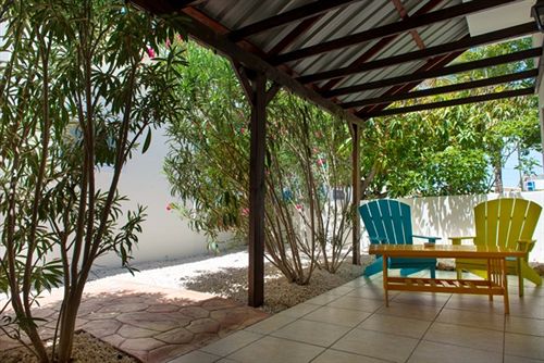 White Beach Apartments Palm Beach