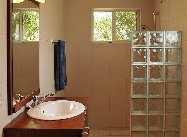 White Beach Apartments Palm Beach