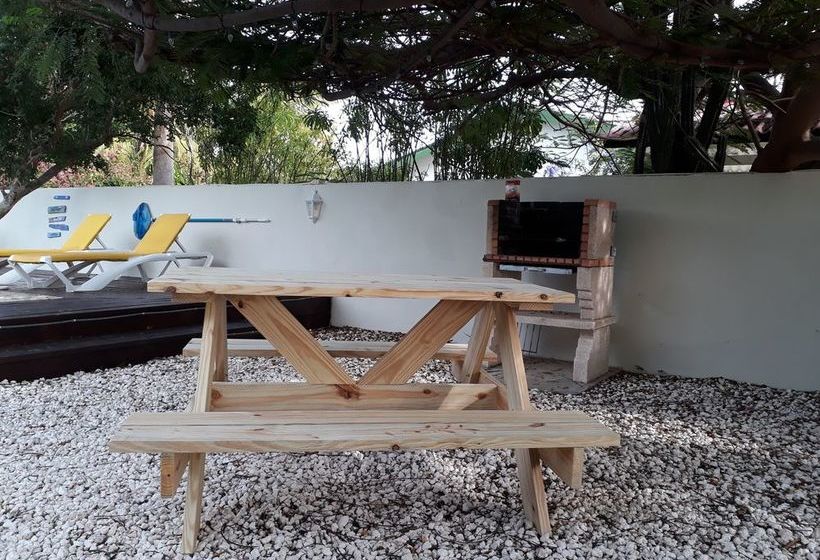 White Beach Apartments Palm Beach